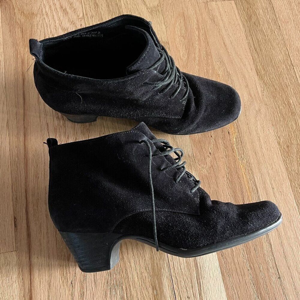 Clarks Artisan Leyden Bell‎ black suede lace-up low block heel ankle bootie 7M - Picture 6 of 9